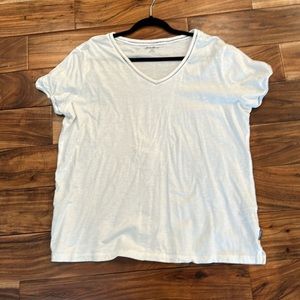 Eddie Bauer short  sleeve white tee shirt with v neck. Size xl